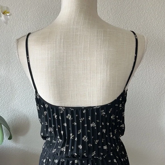 H&M floral pleated dress - Picture 5 of 7